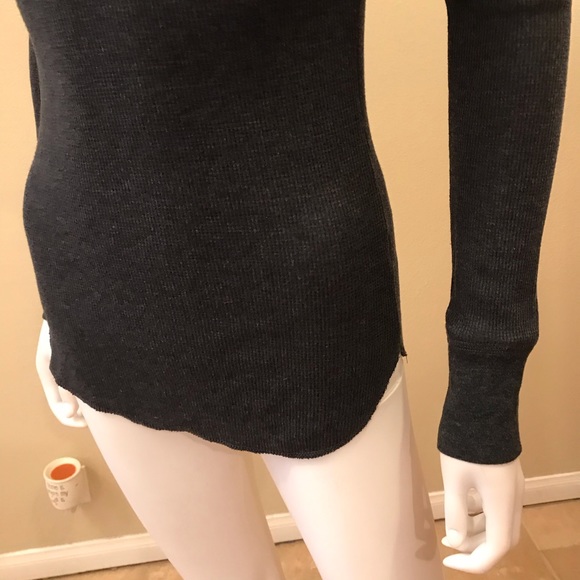 Old Navy Long Sleeve Thermal Top Womens Medium Love Peace Mitten Charcoal Grey - Picture 13 of 13
